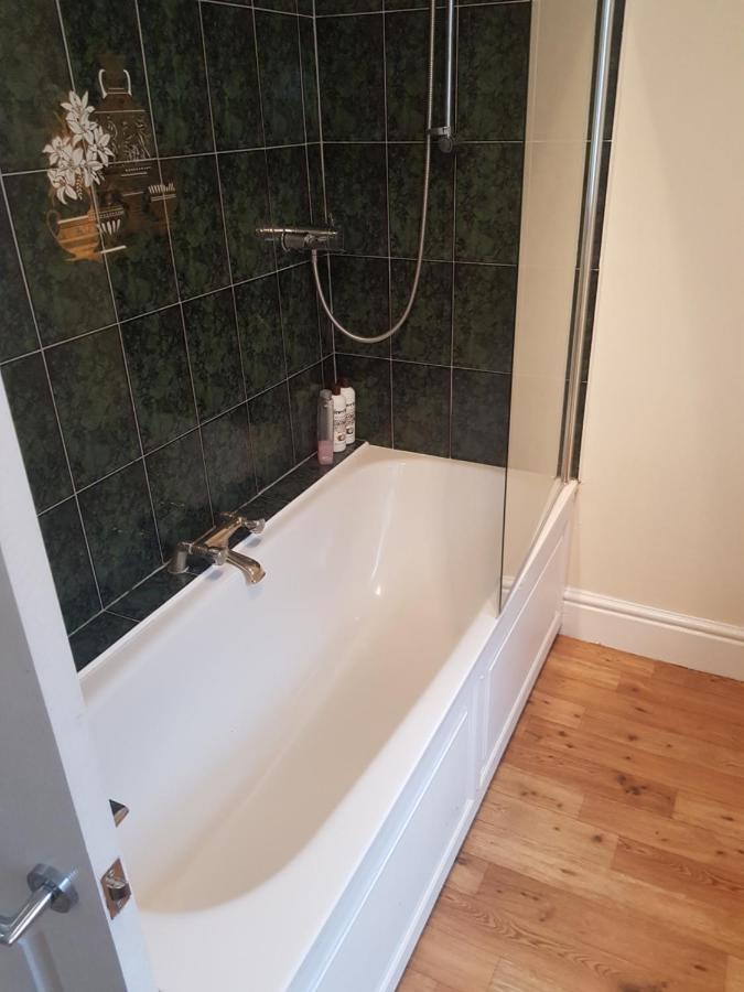 Large First Floor Balcony Flat Next To Beach Leilighet Weston-super-Mare Eksteriør bilde